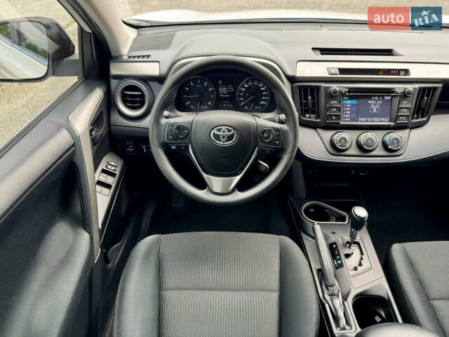 Тойота РАВ 4 2016 у Києві на Automoto.ua Білий Тойота РАВ 4, об'ємом двигуна 2.49 л та пробігом 173 тис. км за 17200 $, фото 39 на Automoto.ua