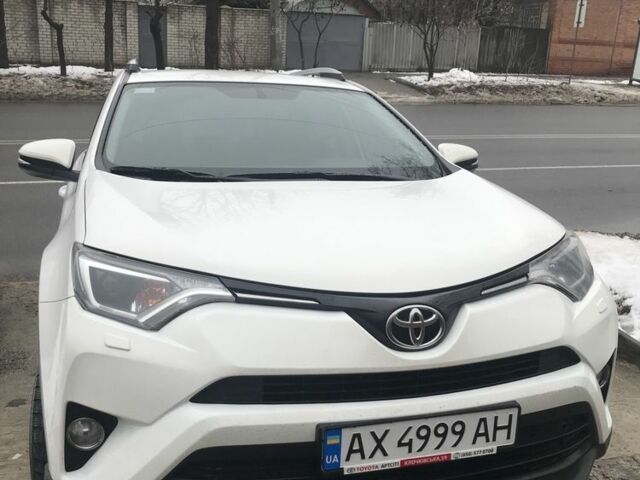 Белый Тойота РАВ 4, объемом двигателя 2 л и пробегом 125 тыс. км за 19700 $, фото 4 на Automoto.ua