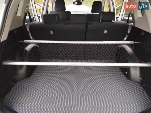 Білий Тойота РАВ 4, об'ємом двигуна 1.99 л та пробігом 194 тис. км за 18500 $, фото 6 на Automoto.ua