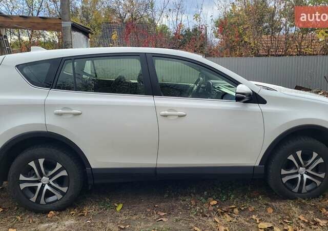 Белый Тойота РАВ 4, объемом двигателя 2 л и пробегом 250 тыс. км за 19500 $, фото 8 на Automoto.ua