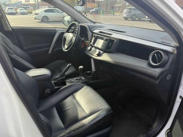 Белый Тойота РАВ 4, объемом двигателя 2.5 л и пробегом 159 тыс. км за 18000 $, фото 5 на Automoto.ua