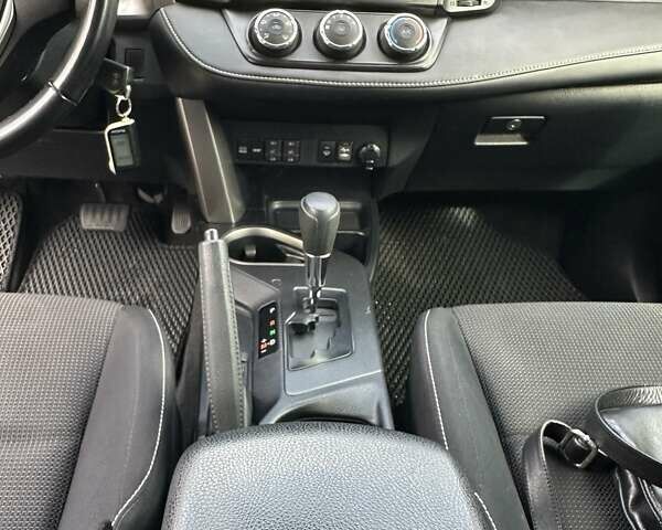 Білий Тойота РАВ 4, об'ємом двигуна 1.99 л та пробігом 149 тис. км за 19500 $, фото 10 на Automoto.ua