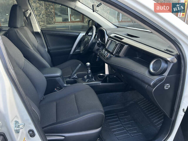 Белый Тойота РАВ 4, объемом двигателя 2 л и пробегом 107 тыс. км за 17555 $, фото 22 на Automoto.ua