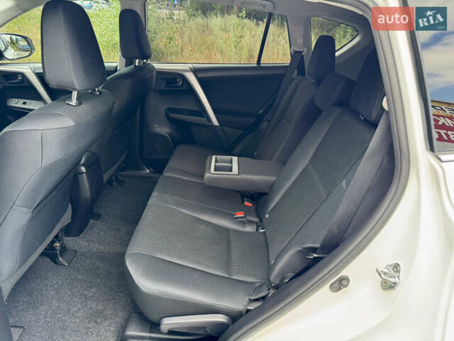 Тойота РАВ 4 2016 у Києві на Automoto.ua Білий Тойота РАВ 4, об'ємом двигуна 2.49 л та пробігом 173 тис. км за 17200 $, фото 26 на Automoto.ua