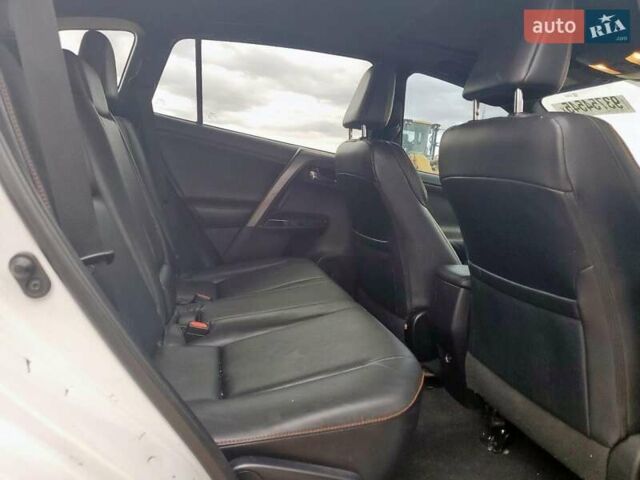 Белый Тойота РАВ 4, объемом двигателя 2.49 л и пробегом 175 тыс. км за 5300 $, фото 10 на Automoto.ua