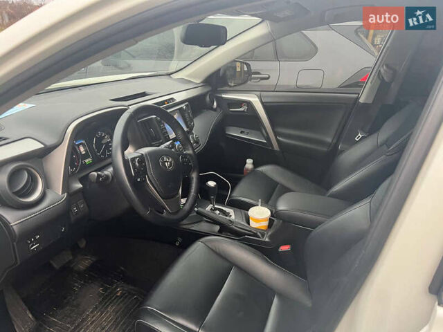 Белый Тойота РАВ 4, объемом двигателя 2.23 л и пробегом 140 тыс. км за 21500 $, фото 4 на Automoto.ua