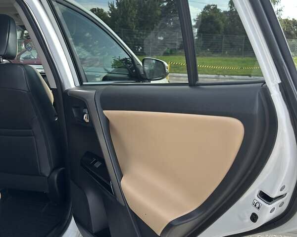 Тойота РАВ 4 2016 в Житомире на Automoto.ua Белый Тойота РАВ 4, объемом двигателя 2.49 л и пробегом 124 тыс. км за 21500 $, фото 29 на Automoto.ua