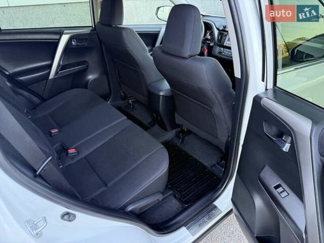 Белый Тойота РАВ 4, объемом двигателя 1.99 л и пробегом 110 тыс. км за 19999 $, фото 47 на Automoto.ua