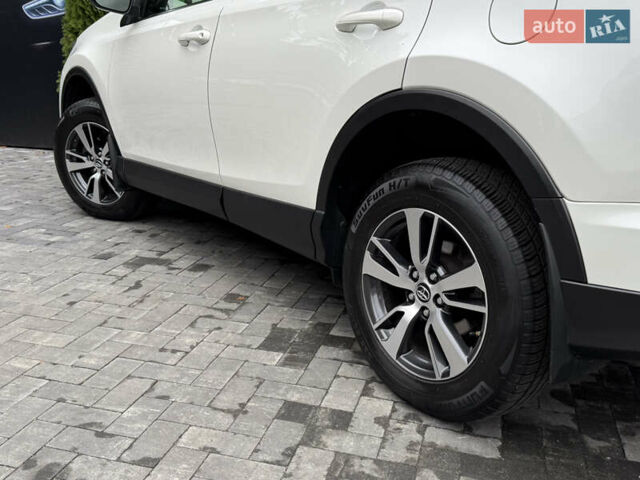 Белый Тойота РАВ 4, объемом двигателя 1.99 л и пробегом 115 тыс. км за 21990 $, фото 50 на Automoto.ua