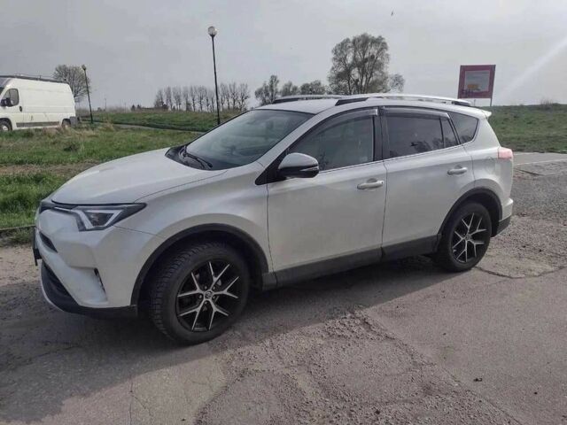 Белый Тойота РАВ 4, объемом двигателя 2 л и пробегом 135 тыс. км за 13999 $, фото 1 на Automoto.ua
