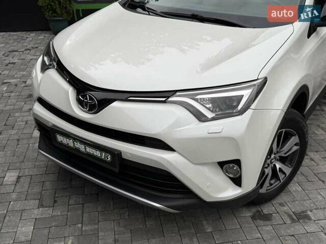 Белый Тойота РАВ 4, объемом двигателя 1.99 л и пробегом 115 тыс. км за 21990 $, фото 4 на Automoto.ua