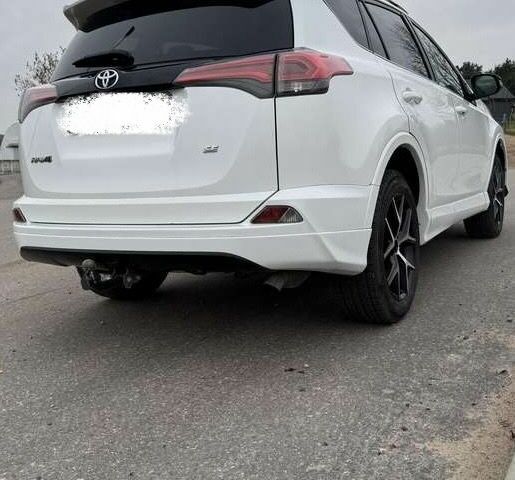 Белый Тойота РАВ 4, объемом двигателя 0 л и пробегом 123 тыс. км за 15500 $, фото 3 на Automoto.ua