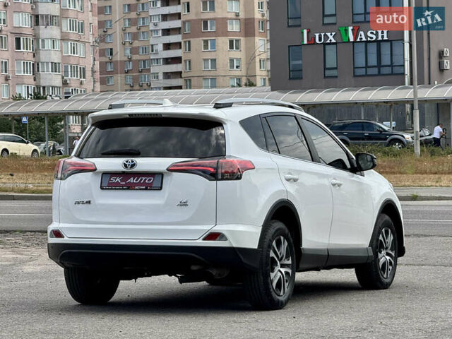 Тойота РАВ 4 2016 у Києві на Automoto.ua Білий Тойота РАВ 4, об'ємом двигуна 2.49 л та пробігом 173 тис. км за 17200 $, фото 91 на Automoto.ua