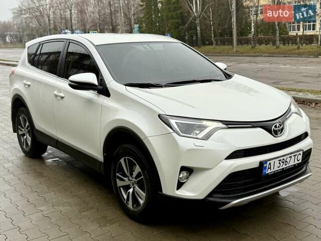 Белый Тойота РАВ 4, объемом двигателя 1.99 л и пробегом 110 тыс. км за 19999 $, фото 1 на Automoto.ua