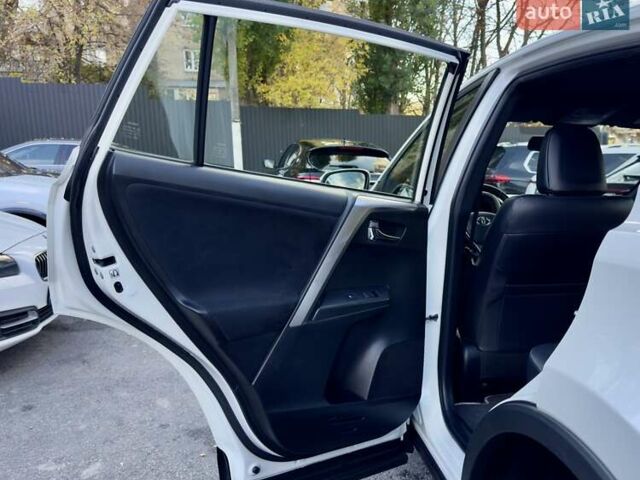 Тойота РАВ 4 2016 в Киеве на Automoto.ua Белый Тойота РАВ 4, объемом двигателя 2.5 л и пробегом 165 тыс. км за 22200 $, фото 16 на Automoto.ua