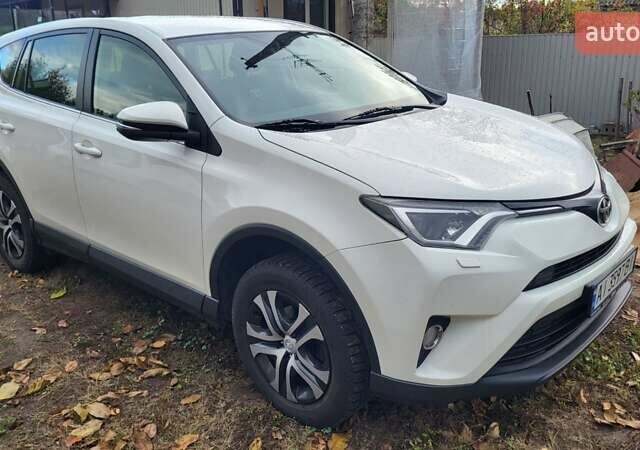 Белый Тойота РАВ 4, объемом двигателя 2 л и пробегом 250 тыс. км за 19500 $, фото 7 на Automoto.ua