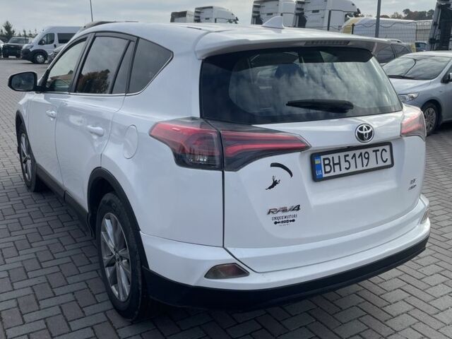 Белый Тойота РАВ 4, объемом двигателя 2.5 л и пробегом 150 тыс. км за 15000 $, фото 2 на Automoto.ua