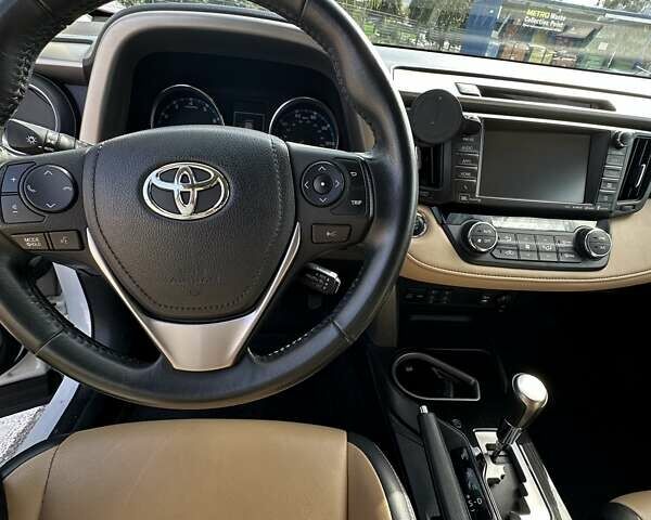 Тойота РАВ 4 2016 в Житомире на Automoto.ua Белый Тойота РАВ 4, объемом двигателя 2.49 л и пробегом 124 тыс. км за 21500 $, фото 41 на Automoto.ua