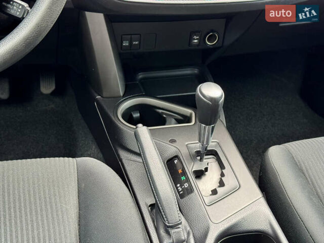 Тойота РАВ 4 2016 у Києві на Automoto.ua Білий Тойота РАВ 4, об'ємом двигуна 2.49 л та пробігом 173 тис. км за 17200 $, фото 46 на Automoto.ua