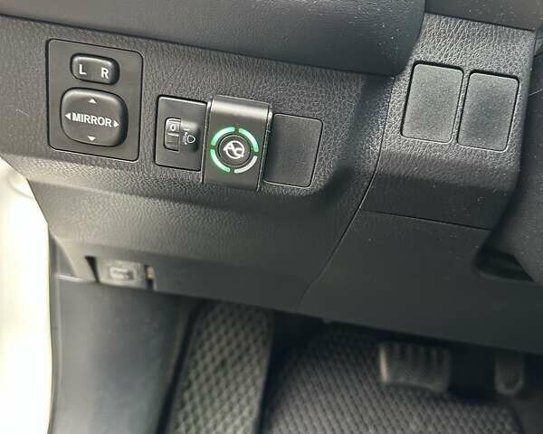 Білий Тойота РАВ 4, об'ємом двигуна 1.99 л та пробігом 149 тис. км за 19500 $, фото 14 на Automoto.ua