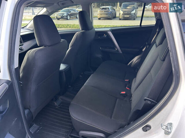 Белый Тойота РАВ 4, объемом двигателя 2 л и пробегом 107 тыс. км за 17555 $, фото 17 на Automoto.ua