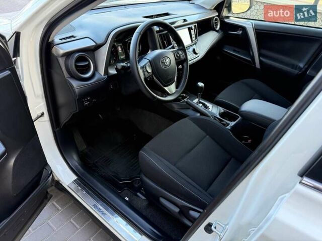 Тойота РАВ 4 2016 в Белой Церкве на Automoto.ua Белый Тойота РАВ 4, объемом двигателя 1.99 л и пробегом 110 тыс. км за 22500 $, фото 36 на Automoto.ua