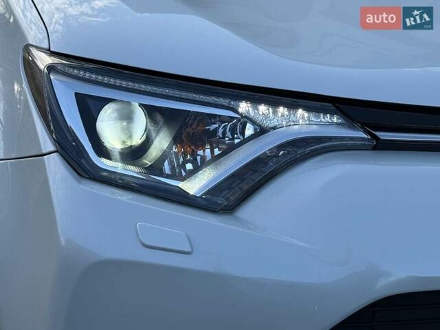 Тойота РАВ 4 2016 в Белой Церкве на Automoto.ua Белый Тойота РАВ 4, объемом двигателя 1.99 л и пробегом 110 тыс. км за 22500 $, фото 21 на Automoto.ua