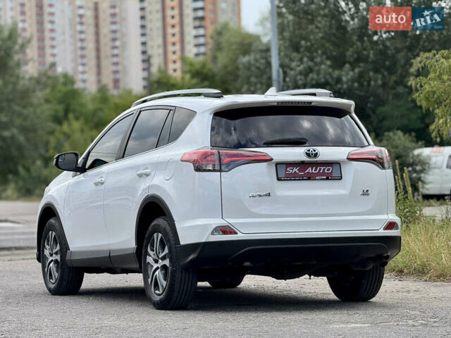 Тойота РАВ 4 2016 у Києві на Automoto.ua Білий Тойота РАВ 4, об'ємом двигуна 2.49 л та пробігом 173 тис. км за 17200 $, фото 83 на Automoto.ua