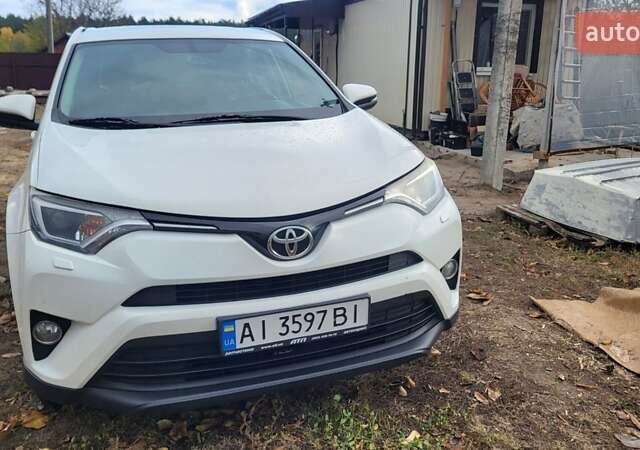 Белый Тойота РАВ 4, объемом двигателя 2 л и пробегом 250 тыс. км за 19500 $, фото 6 на Automoto.ua