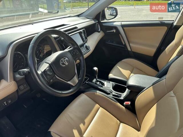 Тойота РАВ 4 2016 в Житомире на Automoto.ua Белый Тойота РАВ 4, объемом двигателя 2.49 л и пробегом 124 тыс. км за 21500 $, фото 30 на Automoto.ua