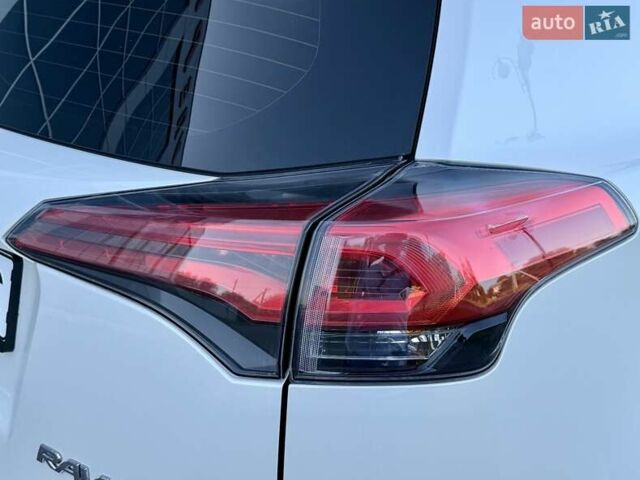 Белый Тойота РАВ 4, объемом двигателя 1.99 л и пробегом 110 тыс. км за 19999 $, фото 23 на Automoto.ua