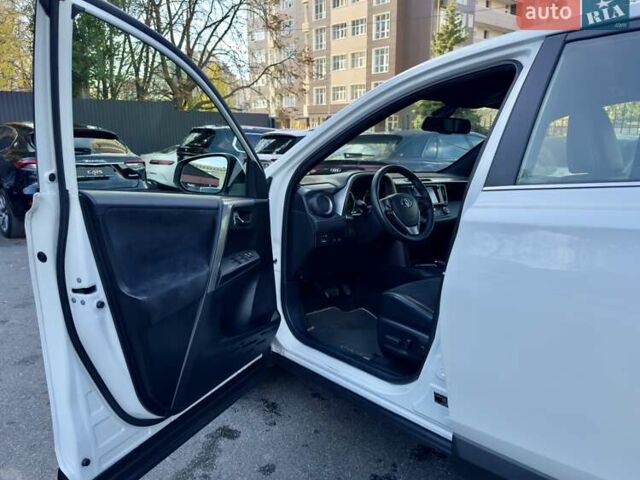 Тойота РАВ 4 2016 в Киеве на Automoto.ua Белый Тойота РАВ 4, объемом двигателя 2.5 л и пробегом 165 тыс. км за 22200 $, фото 14 на Automoto.ua