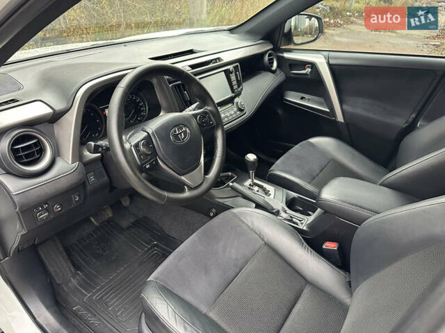 Белый Тойота РАВ 4, объемом двигателя 2.2 л и пробегом 190 тыс. км за 20600 $, фото 10 на Automoto.ua