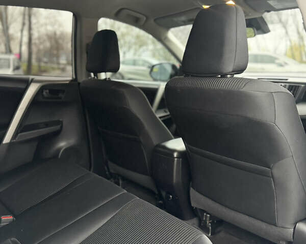 Белый Тойота РАВ 4, объемом двигателя 2.49 л и пробегом 173 тыс. км за 16100 $, фото 24 на Automoto.ua