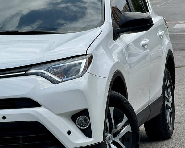 Тойота РАВ 4 2016 у Києві на Automoto.ua Білий Тойота РАВ 4, об'ємом двигуна 2.49 л та пробігом 173 тис. км за 17200 $, фото 63 на Automoto.ua
