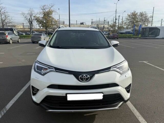 Белый Тойота РАВ 4, объемом двигателя 2.5 л и пробегом 159 тыс. км за 18000 $, фото 1 на Automoto.ua