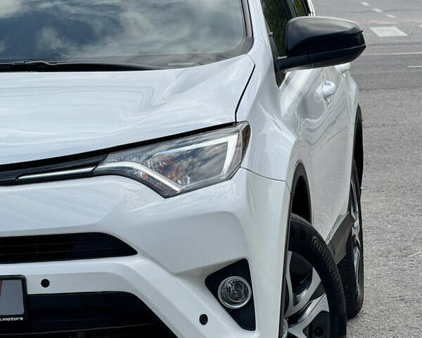 Тойота РАВ 4 2016 у Києві на Automoto.ua Білий Тойота РАВ 4, об'ємом двигуна 2.49 л та пробігом 173 тис. км за 17200 $, фото 64 на Automoto.ua