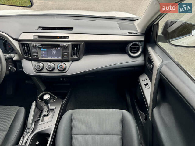 Тойота РАВ 4 2016 у Києві на Automoto.ua Білий Тойота РАВ 4, об'ємом двигуна 2.49 л та пробігом 173 тис. км за 17200 $, фото 43 на Automoto.ua