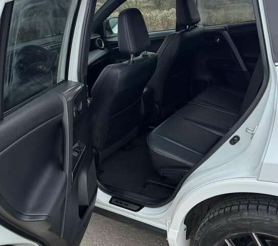 Белый Тойота РАВ 4, объемом двигателя 0 л и пробегом 123 тыс. км за 15500 $, фото 6 на Automoto.ua