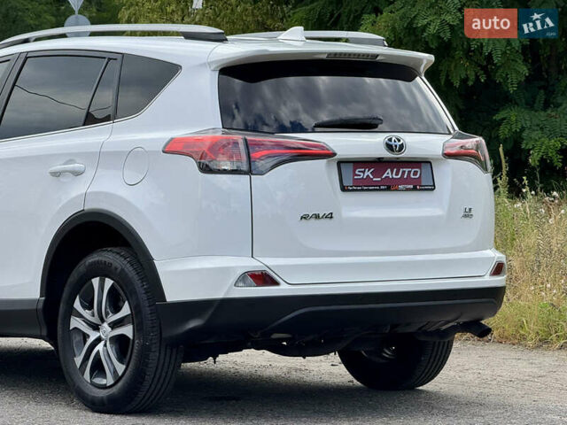 Тойота РАВ 4 2016 у Києві на Automoto.ua Білий Тойота РАВ 4, об'ємом двигуна 2.49 л та пробігом 173 тис. км за 17200 $, фото 85 на Automoto.ua