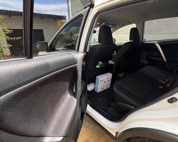 Тойота РАВ 4 2016 в Львове на Automoto.ua Белый Тойота РАВ 4, объемом двигателя 2.49 л и пробегом 116 тыс. км за 18300 $, фото 18 на Automoto.ua