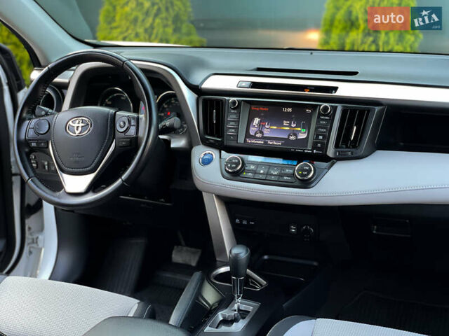 Тойота РАВ 4 2016 в Одессе на Automoto.ua Белый Тойота РАВ 4, объемом двигателя 2.49 л и пробегом 45 тыс. км за 21600 $, фото 32 на Automoto.ua