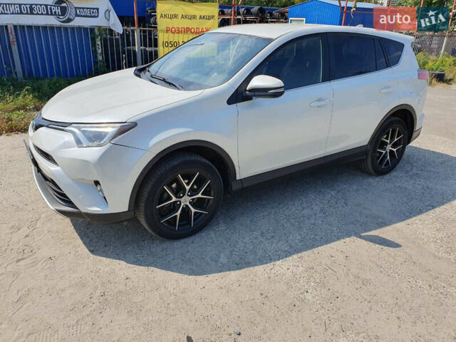 Білий Тойота РАВ 4, об'ємом двигуна 2 л та пробігом 157 тис. км за 22000 $, фото 2 на Automoto.ua
