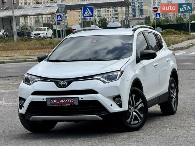 Тойота РАВ 4 2016 у Києві на Automoto.ua Білий Тойота РАВ 4, об'ємом двигуна 2.49 л та пробігом 173 тис. км за 17200 $, фото 60 на Automoto.ua