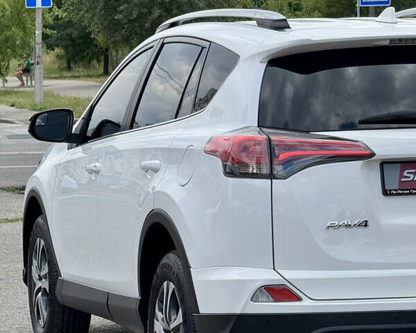 Тойота РАВ 4 2016 у Києві на Automoto.ua Білий Тойота РАВ 4, об'ємом двигуна 2.49 л та пробігом 173 тис. км за 17200 $, фото 86 на Automoto.ua