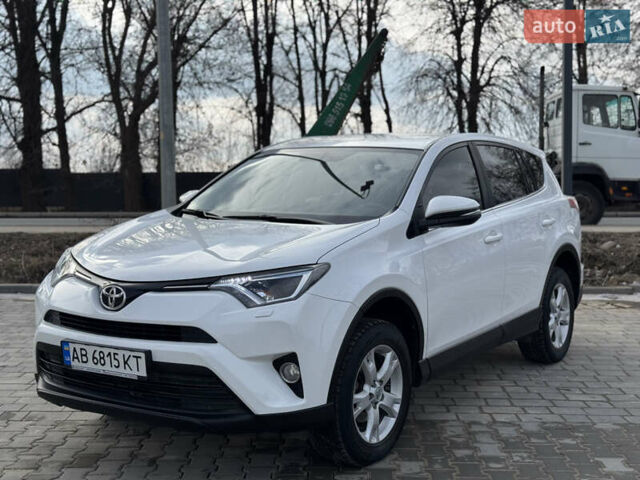 Белый Тойота РАВ 4, объемом двигателя 2 л и пробегом 117 тыс. км за 18900 $, фото 1 на Automoto.ua