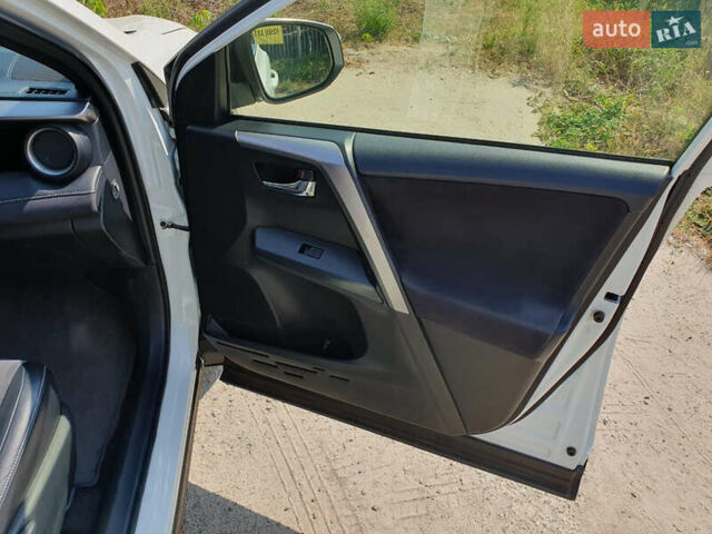 Білий Тойота РАВ 4, об'ємом двигуна 2 л та пробігом 157 тис. км за 22000 $, фото 6 на Automoto.ua