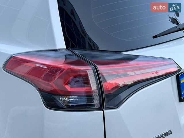 Белый Тойота РАВ 4, объемом двигателя 1.99 л и пробегом 110 тыс. км за 19999 $, фото 22 на Automoto.ua