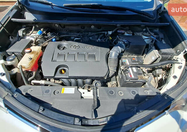Тойота РАВ 4 2016 в Ужгороде на Automoto.ua Белый Тойота РАВ 4, объемом двигателя 1.99 л и пробегом 119 тыс. км за 20500 $, фото 7 на Automoto.ua