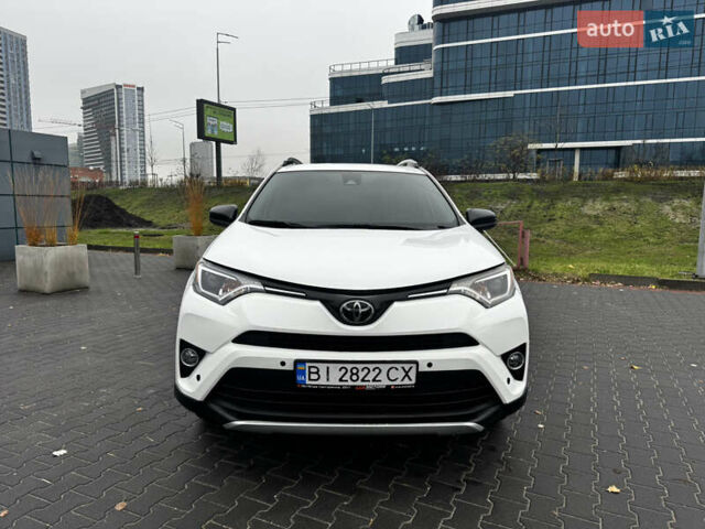Білий Тойота РАВ 4, об'ємом двигуна 2.49 л та пробігом 173 тис. км за 16100 $, фото 2 на Automoto.ua